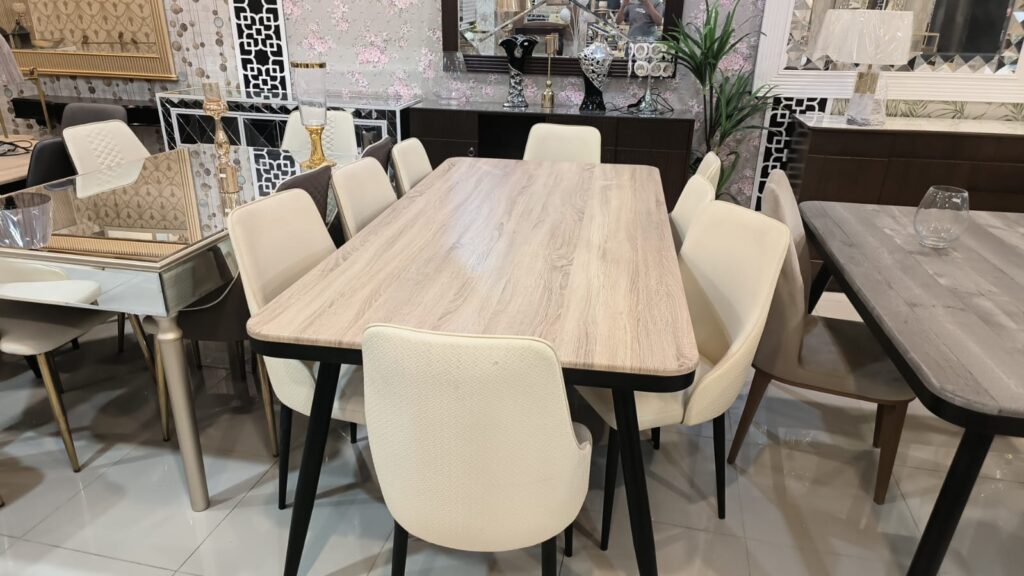 طاولة طعام مستطيلة